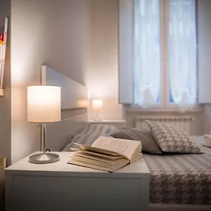 Novella White , Florenz Italien